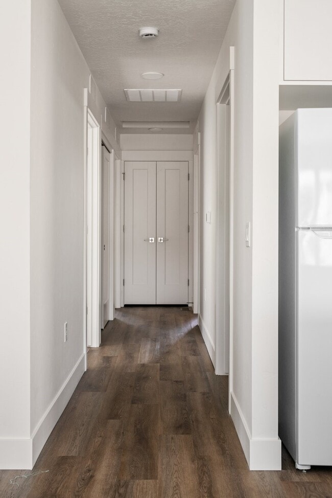 Building Photo - 1351 SW Caracara Ave