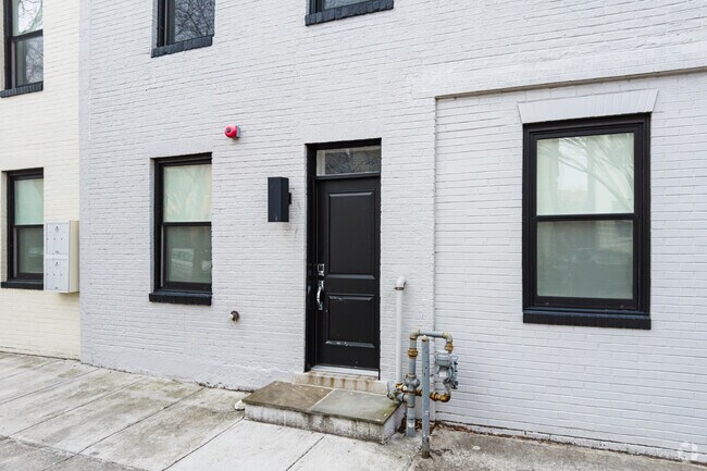 Building Photo - 460-462 Ridge St NW