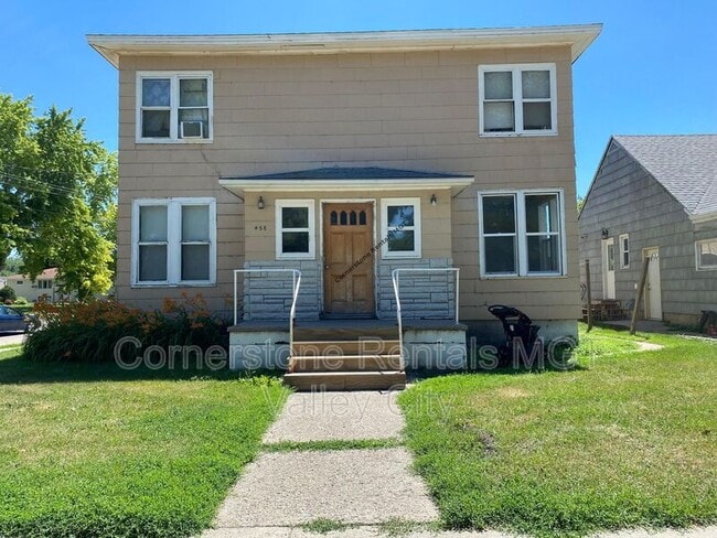 Building Photo - 458 3rd St NE