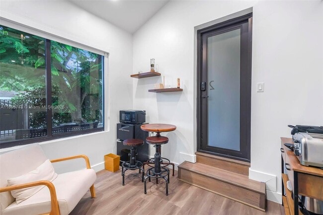 Foto del edificio - 870 NE 82nd St