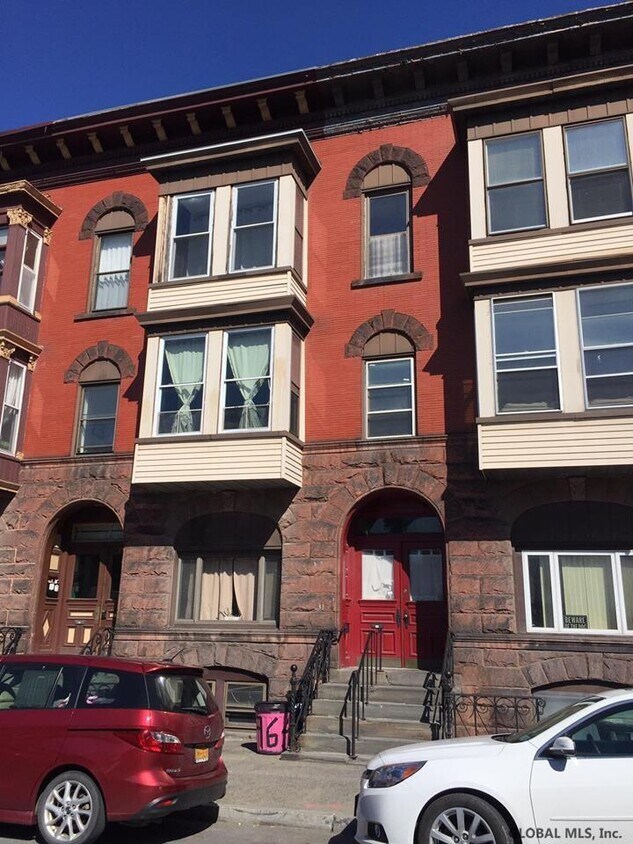 198 4th St, Troy, NY 12180 Room for Rent in Troy, NY