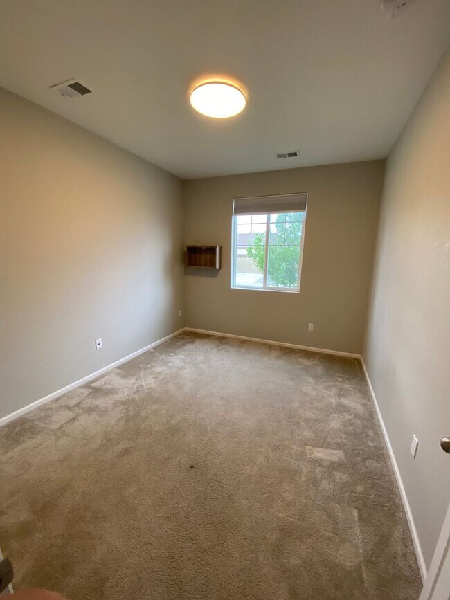 Foto del edificio - 4 bedroom 3 bathroom Single Family House i...