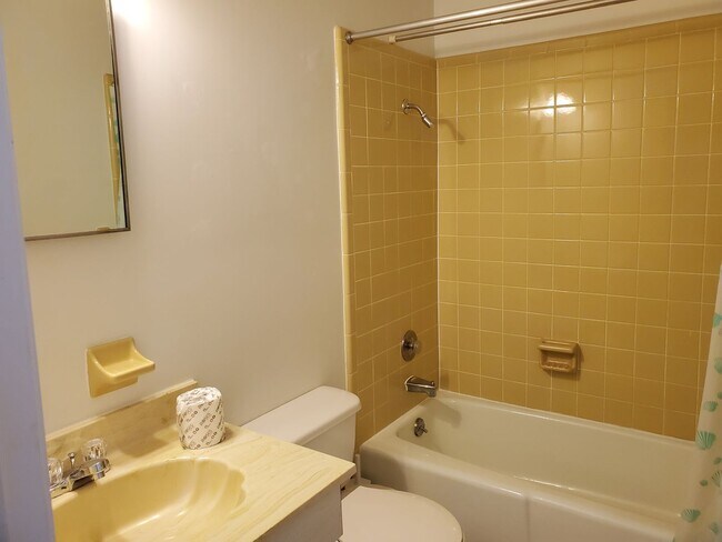 Building Photo - 9 Temple Ct