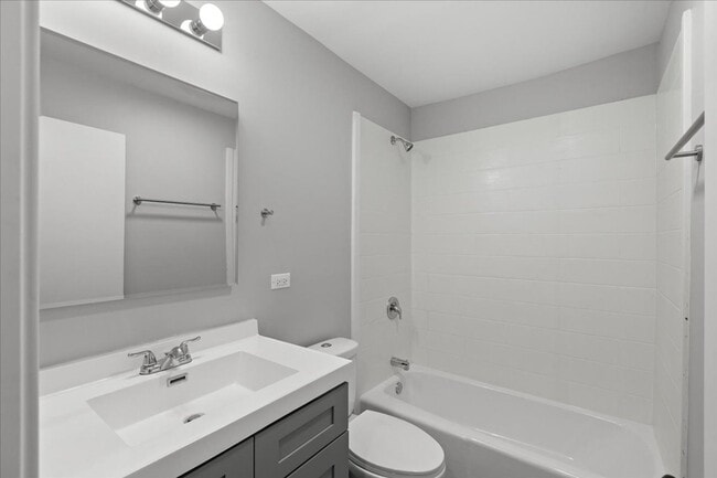 Building Photo - Luxury One Bedroom - Completely Renovated