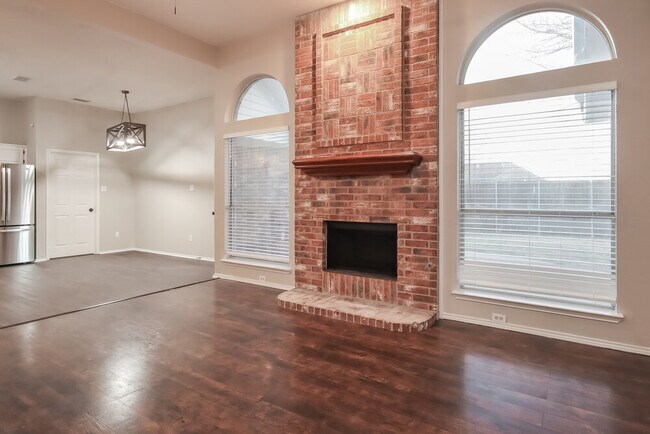 Building Photo - 2307 Stillwater Dr