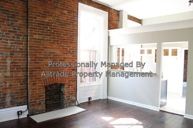 Building Photo - 816 E Chestnut St