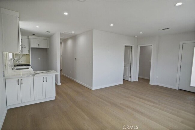 Foto del edificio - 10324 Silverton Ave