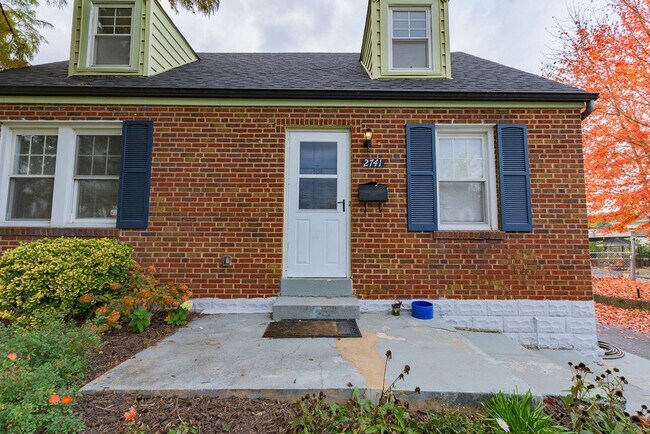 Building Photo - 2741 Granda Dr