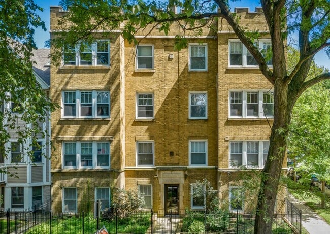 Building Photo - 2020 W Ainslie St