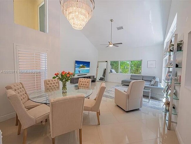 Foto del edificio - 1135 W Lake St