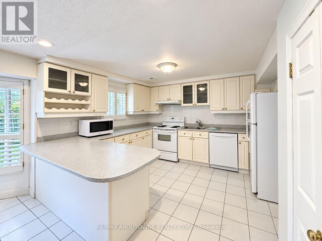 Building Photo - 1374 Heritage Way