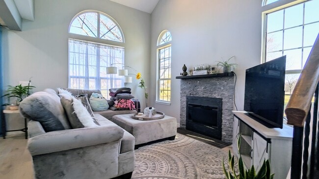 Building Photo - 40 N Golfview Ct