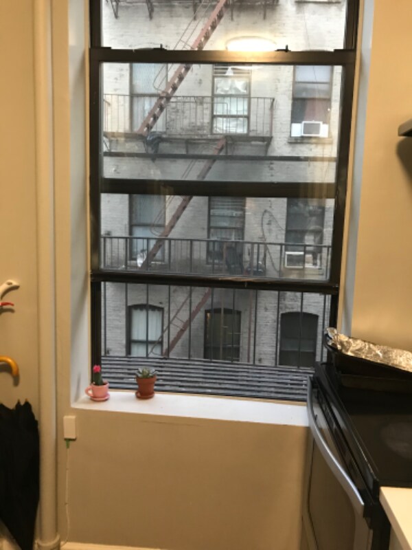 Building Photo - 422 St Nicholas Ave