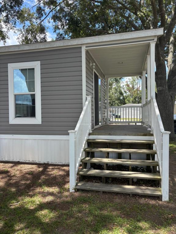 Building Photo - 335 SE Balboa Dr