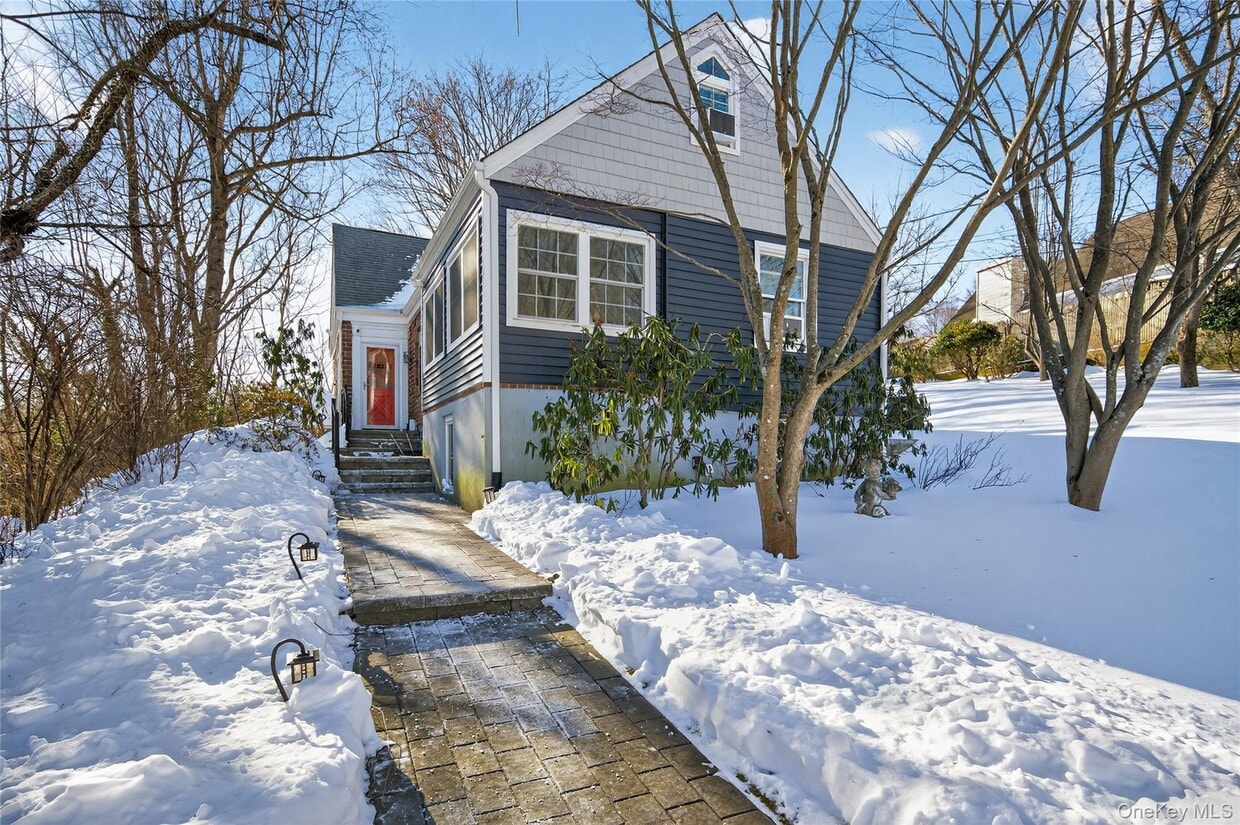 Photo - 108 La Rue Dr (Huntington, NY)