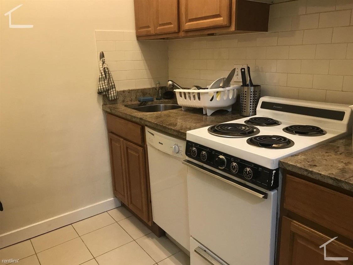 Building Photo - 3 br, 1 bath Apartment - 61 Bay State Rd 11