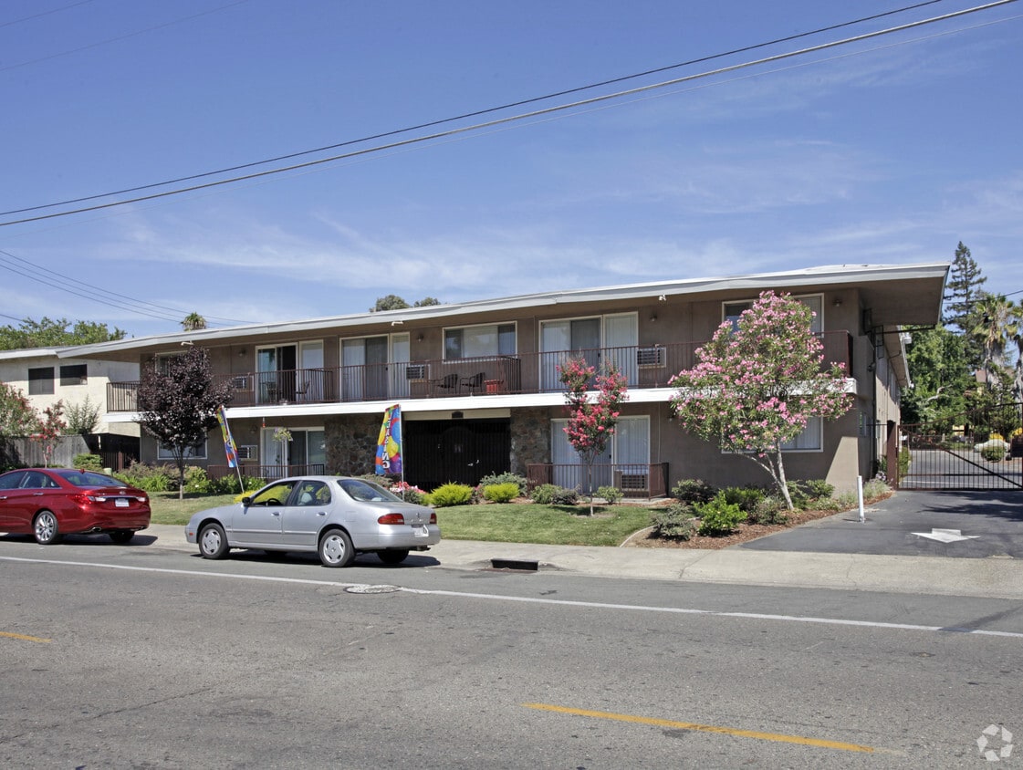 Primary Photo - 1214 Bell Street