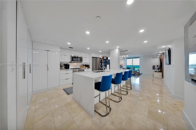 Building Photo - 2101 Brickell Ave