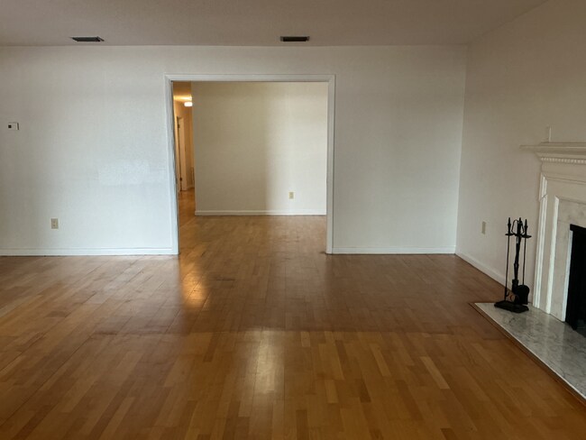 Foto del edificio - Lake Hollingsworth Area 3/2 – Updated & Move-In Ready