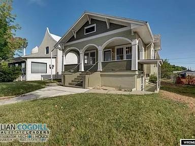 Building Photo - 1112 E 2nd St