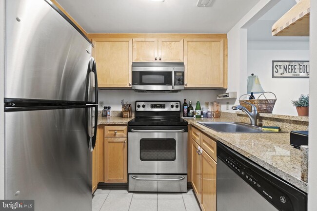 Building Photo - 1150 K St NW
