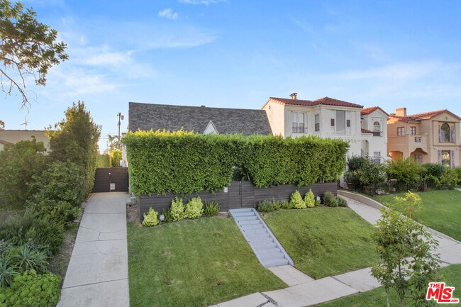 Building Photo - 1155 S Rimpau Blvd