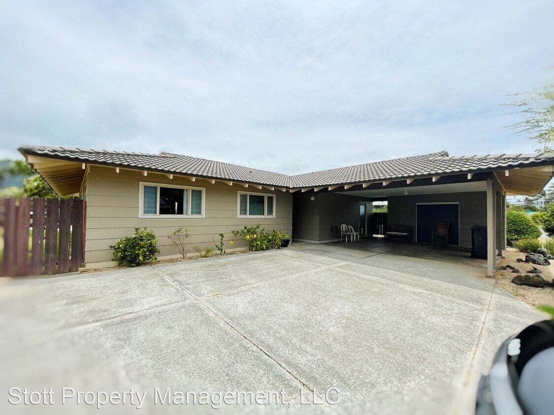 Primary Photo - 4 br, 2 bath House - 682 Akoakoa Street