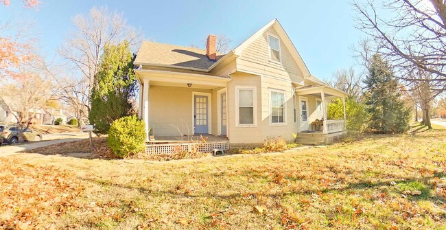 Foto del edificio - Large Backyard + Washer & Dryer On Site + ...