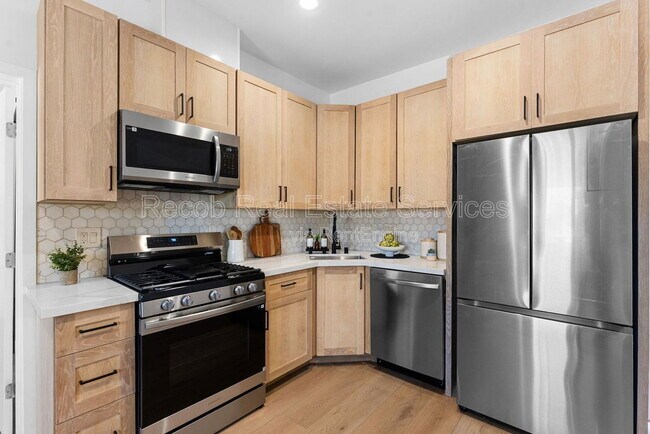 Foto del edificio - 4286 Samoset Ave