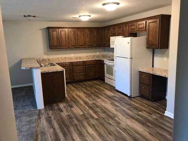 Foto del edificio - 1617 E Military Ave