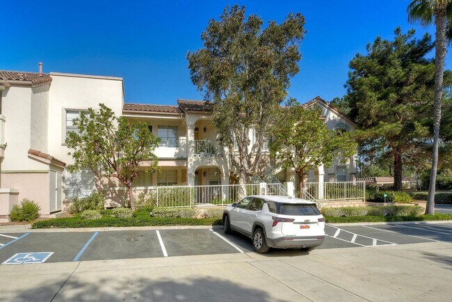 Foto del edificio - Coastal Living at Its Best – Upgraded 1BR Condo with Private Patio & Resort-Style Amenities