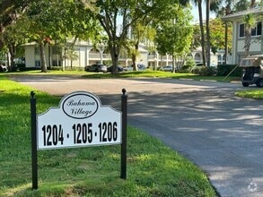 Building Photo - 1204 Bahama Bend
