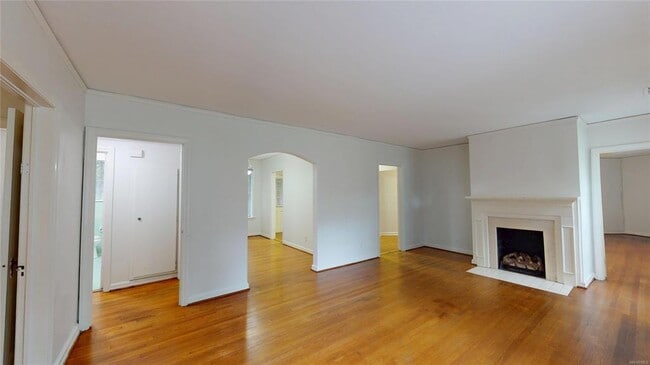 Building Photo - 900 E Edgemont Ave