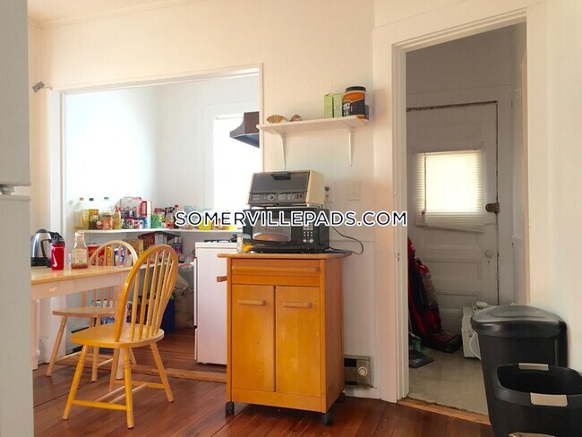 Foto del edificio - 248 Powder House Blvd