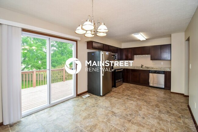 Building Photo - 4 Bedroom Pet-Friendly Home in Louisville, KY with Main Street Renewal