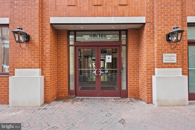 Building Photo - 1201 N Garfield St