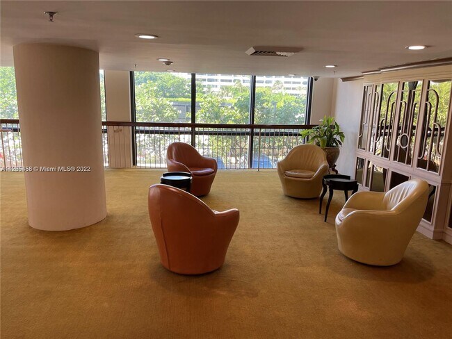 Foto del edificio - 10185 Collins Ave
