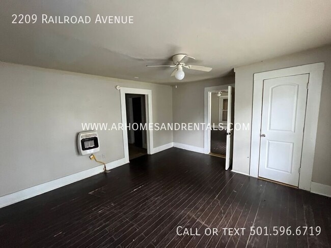 Foto del edificio - 2209 Railroad Ave