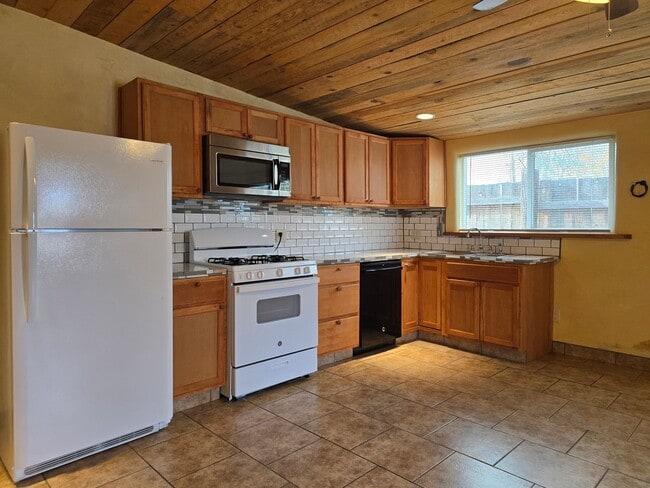 Foto del edificio - 941 Agua Fria St