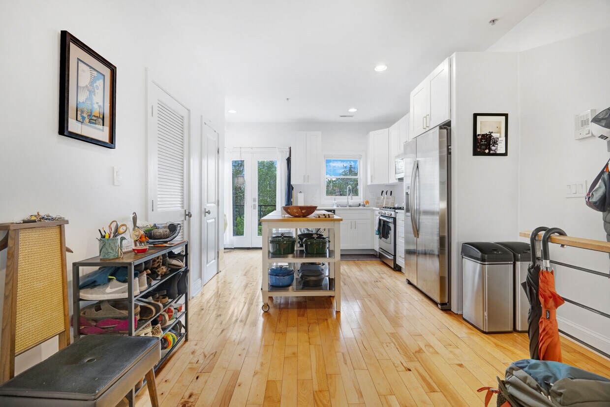 Primary Photo - 1718 9th St NW