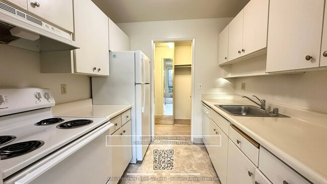 Building Photo - Sweet 1Bedroom at resort-like Watergate wi...