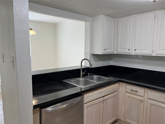 Foto del edificio - 12828 Woodbend Ct