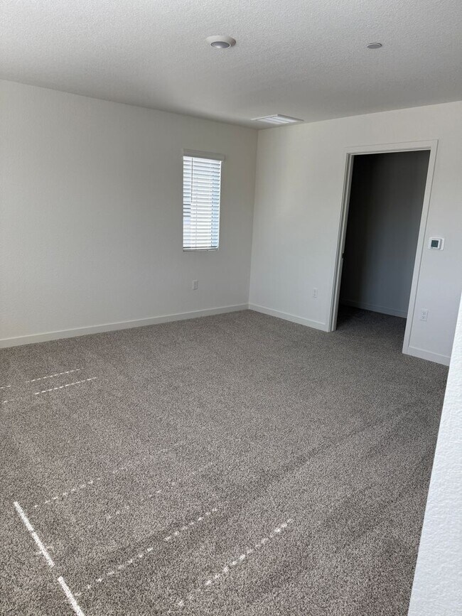 Foto del edificio - Beautiful 3/2.5 NEW BUILT Roseville Home