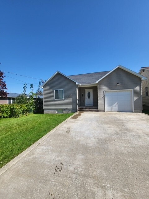 driveway - 134 Woodbury Ave