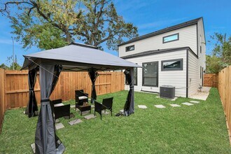 Building Photo - 7129 Sidney St