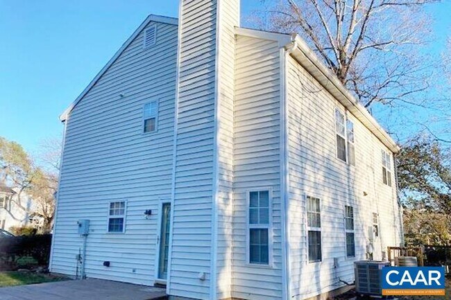 Foto del edificio - 121 Birdwood Ct