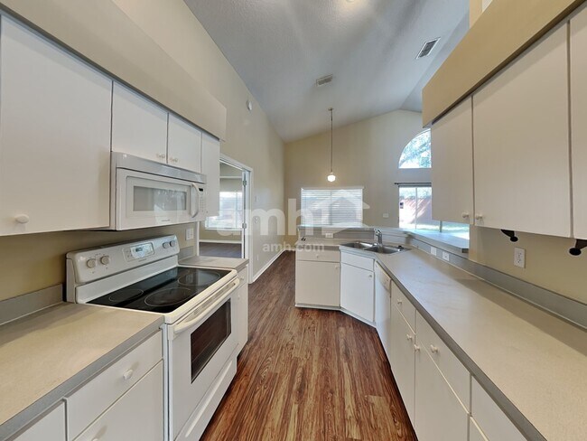 Foto del edificio - 321 Sterling Lake Dr