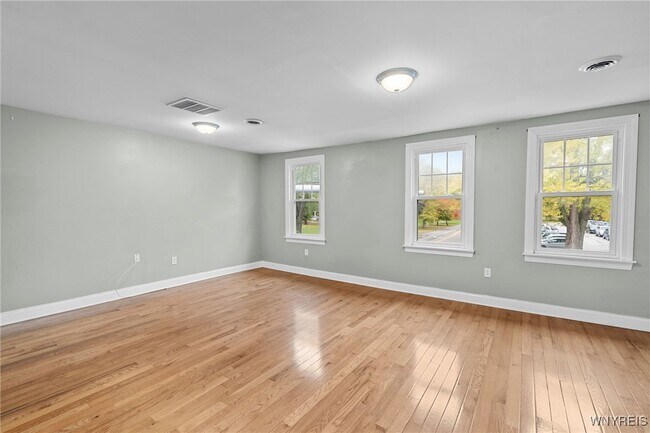 Foto del edificio - 2342 Seneca St