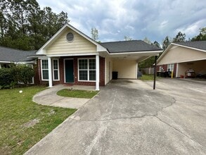 Building Photo - 351 Leafmore Rd SW