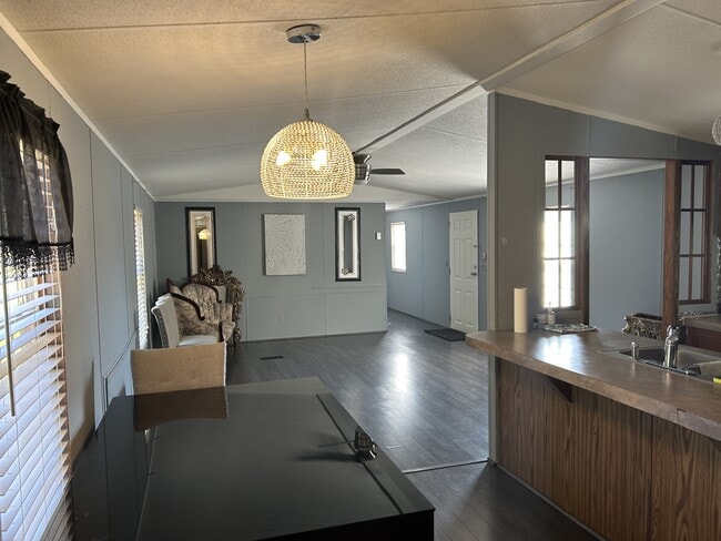 Foto del edificio - 12734 Red House Rd